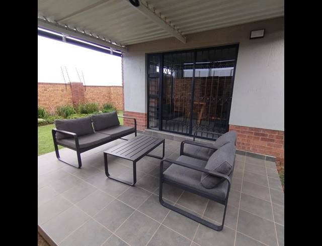 3 BEDROOM HOUSE FOR SALE IN COSMO CITY